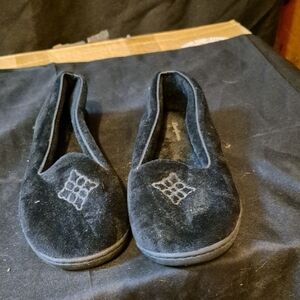 dearfoams Black Velvet Slip-On Ballet Flat with Piped Trim